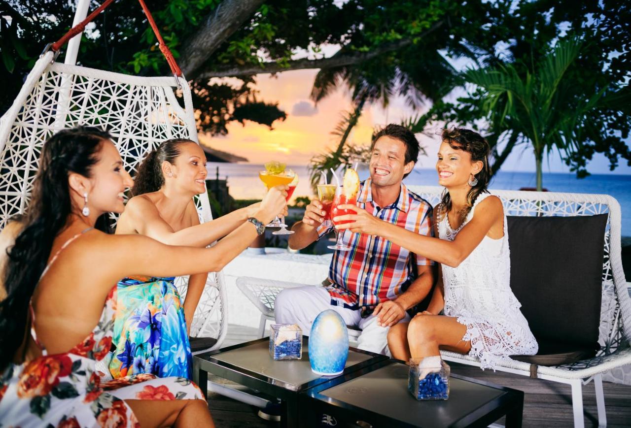 Savoy Seychelles Resort & Spa Beau Vallon  Exterior photo A group of tourists on a cruise ship