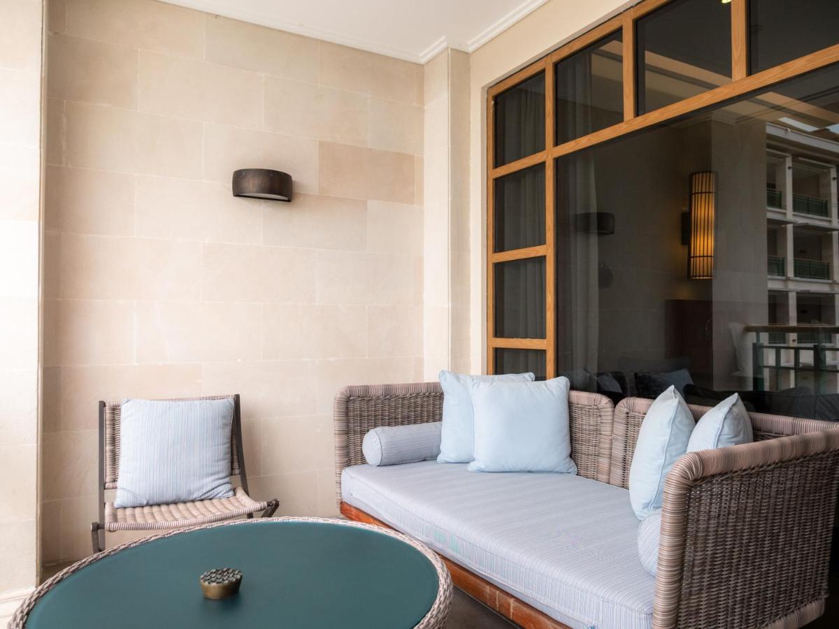 Savoy Seychelles Resort & Spa Beau Vallon  Exterior photo A sofa