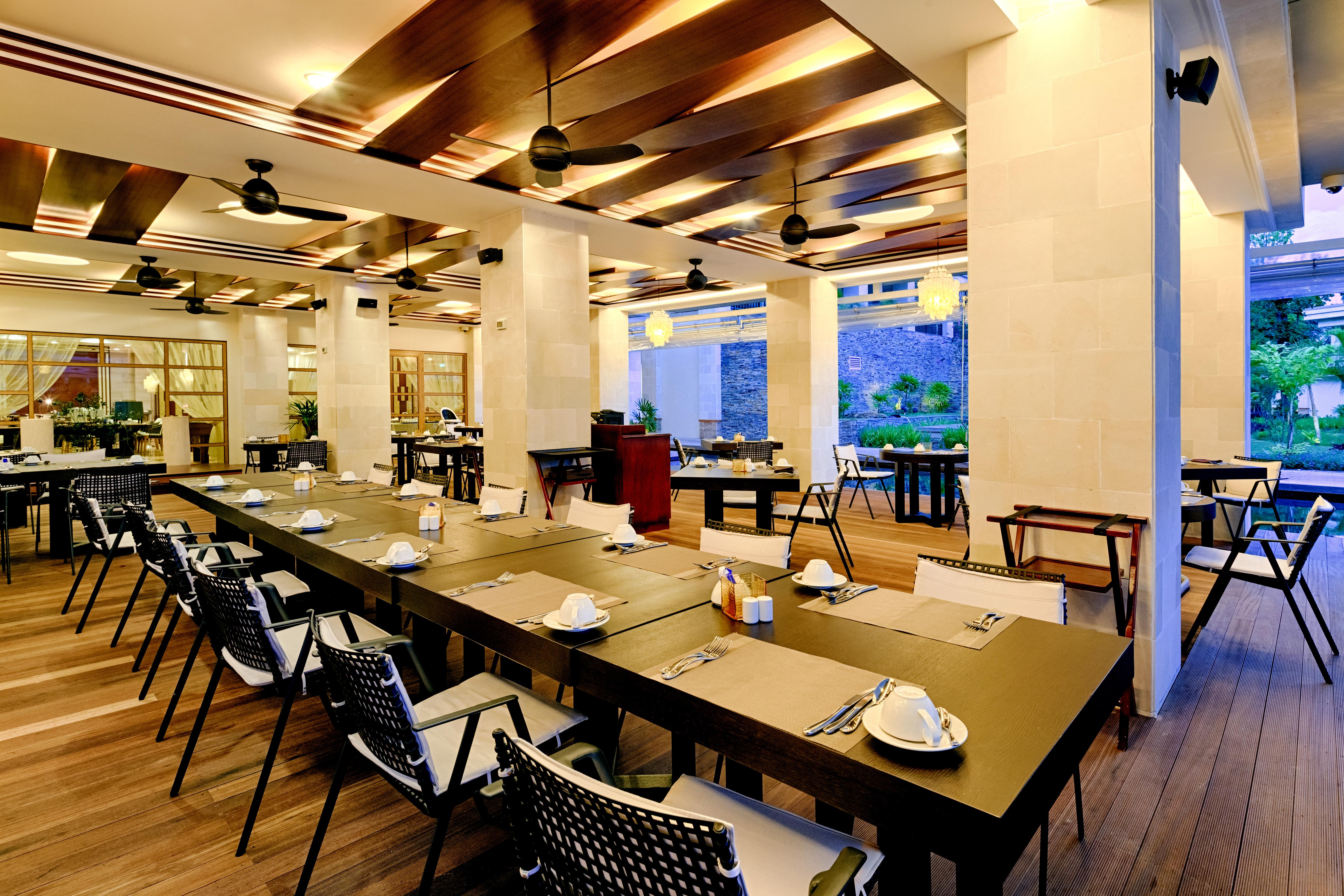 Savoy Seychelles Resort & Spa Beau Vallon  Exterior photo The interior of the restaurant