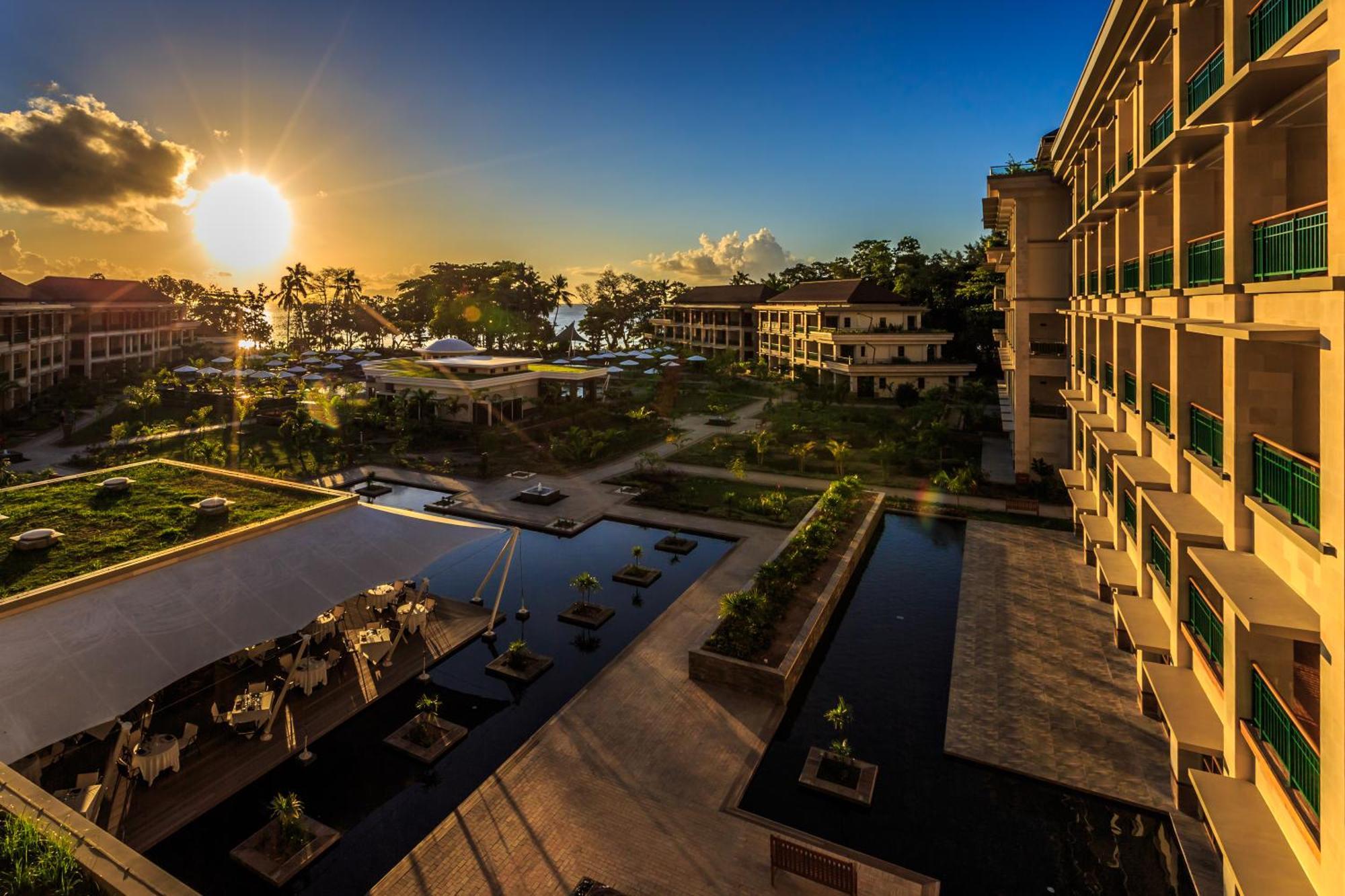 Savoy Seychelles Resort & Spa Beau Vallon  Exterior photo The hotel's main courtyard