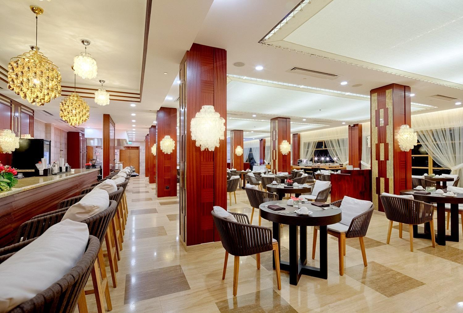 Savoy Seychelles Resort & Spa Beau Vallon  Exterior photo The lounge at the airport